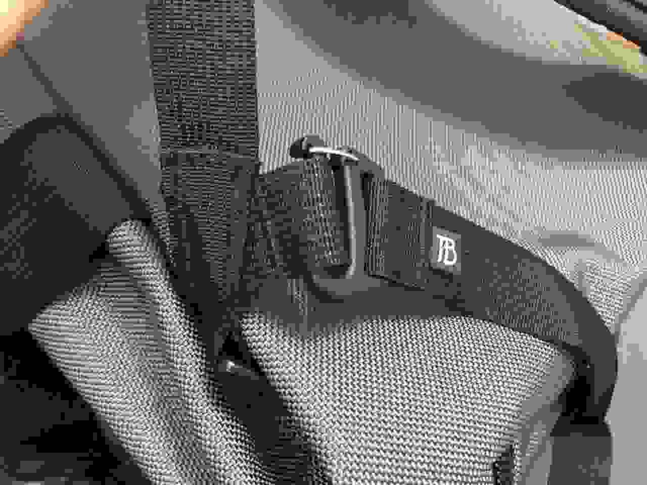 Tom Bihn Aeronaut  30 waist strap attachment