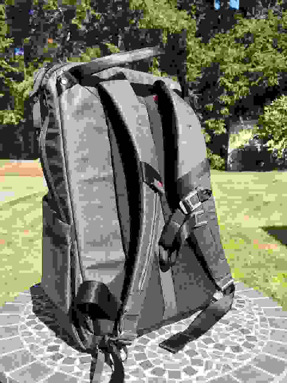 Peak Design Everyday Backpack shoulder straps